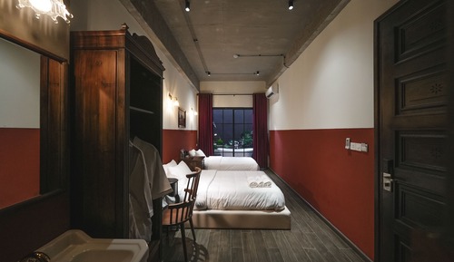 Twin Room with Bath