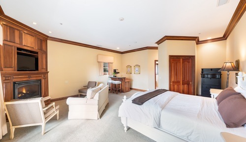 LAWSON SUITE Room 200