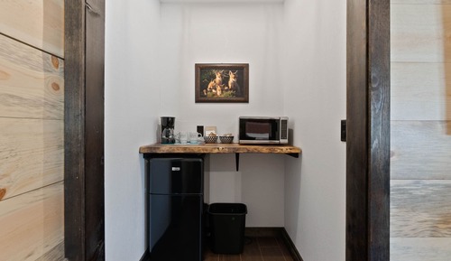 Lake Village Lodge Suite #8