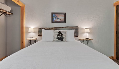 Lake Village Lodge Suite #6