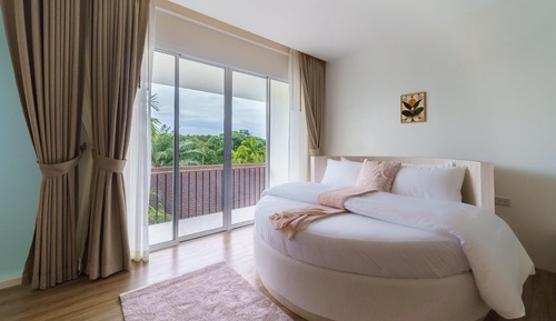 Honeymoon Suite