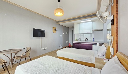 Single Room (2 Single Beds)