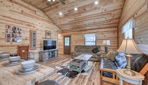 Cabin, Multiple Beds, Hot Tub (682 Old Comfort Ben)
