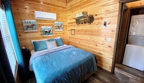 House, 1 Queen Bed, Patio (#6 3567 US 290 E)