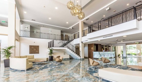 2 Beds with Balcony