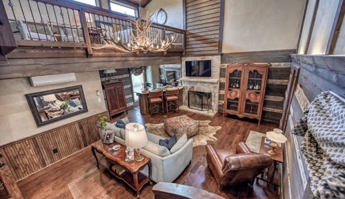 Cabin, 1 King Bed with Sofa bed, Hot Tub (315 Deer Rd Little R)