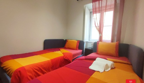 City Room, 2 Twin Beds  with Shared Bathroom