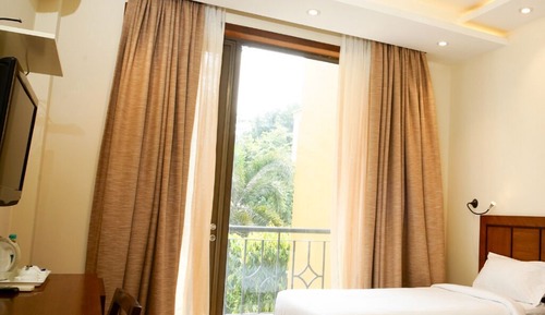 Superior Deluxe Twin Room with Balcony