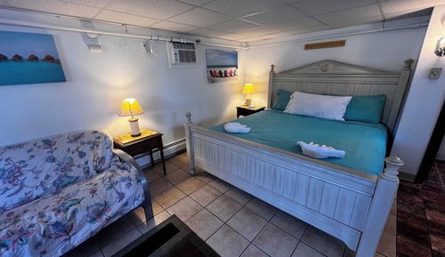 King Jacuzzi (Basement)