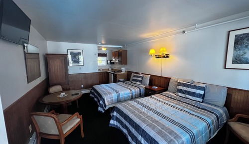 2 Double Beds Kitchenette