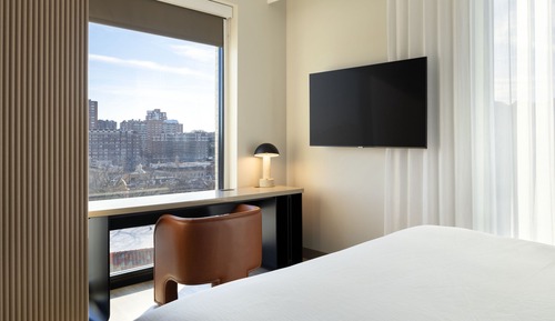Room, 1 King Bed, Corner (Hearing Accessible)