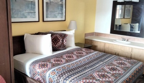 Design Studio, 1 Queen Bed, Microwave