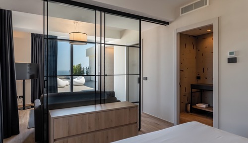 Panoramic Suite with terrace and hot tub......