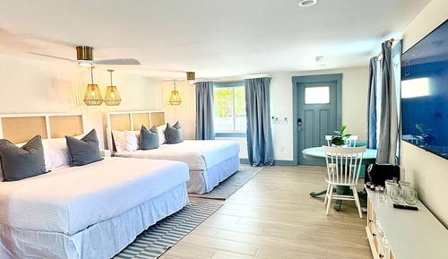 Deluxe Two-King One-Bedroom Suite