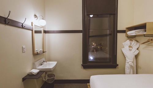 Standard Queen w/ Shared Bathroom