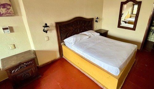 Basic Triple Room, Courtyard View 6
