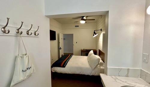 Deluxe Suite, 1 Queen Bed, Accessible, Private Bathroom
