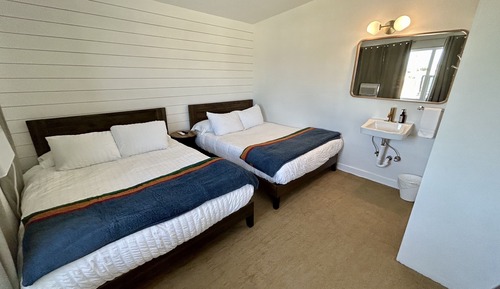 Basic Room, 2 Queen Beds, Shared Bathroom