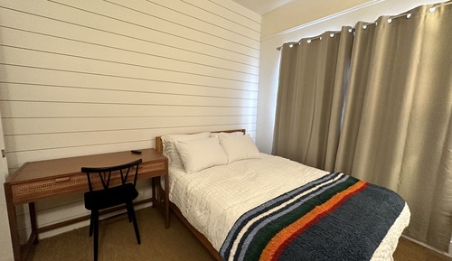 Basic Room, 1 Queen Bed, Shared Bathroom