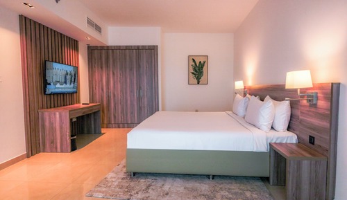 Family Deluxe One Bedroom King