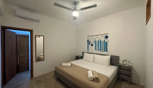 Suite, Kitchen, Pool View
