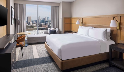 Suite, 1 King Bed, Accessible