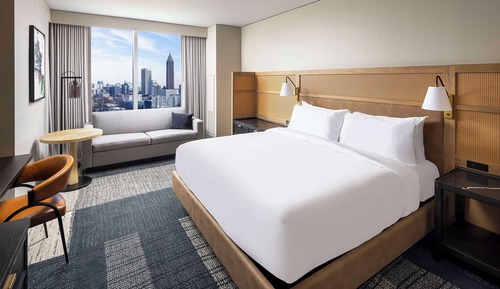 Club Room, 1 King Bed (Signia)