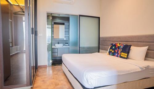 Deluxe Apartment