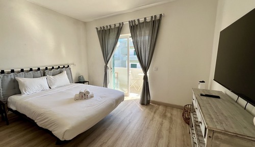 Apartment, 2 Bedrooms, Pool Access