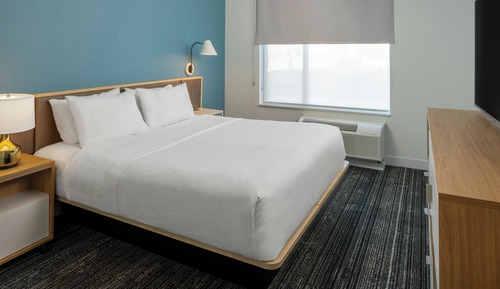 Studio, 1 King Bed with Sofa bed (Hearing Accessible)