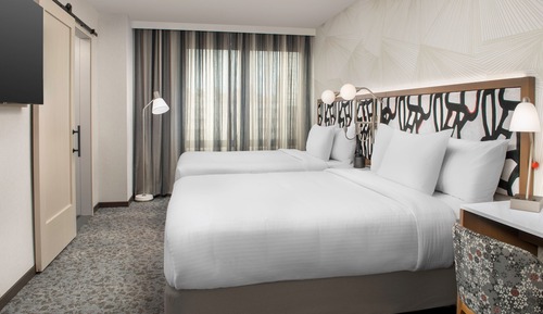 Suite, 2 Queen Beds, City View