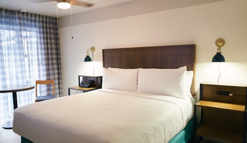 Superior Room, 1 King Bed, Accessible, Pool Access