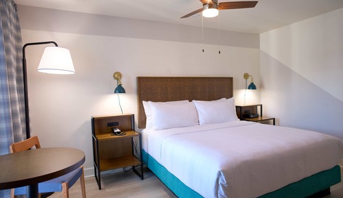 Junior Suite, 1 King Bed, Non Smoking, Pool Access