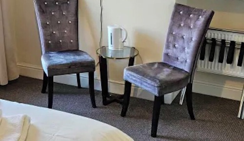 Double Room, 1 King Bed, Shared Bathroom