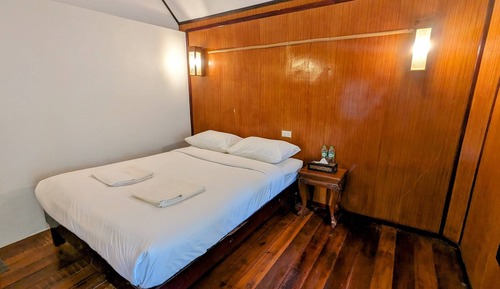 Economy Cabin
