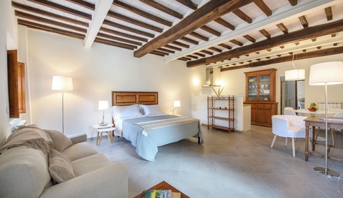 Club Apartment