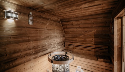 Deluxe Studio