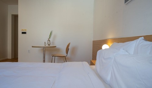 Standard Double Room (Fri, Sat, Sun, PH consecutive nights stay will be charged KRW 35,000 on site)