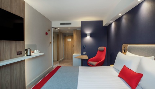 Standard Room, 1 Queen Bed, Accessible (with Free Breakfast)