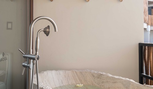 Standard Studio Suite, 1 King Bed, Pool Access