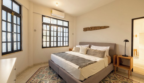 Deluxe Apartment