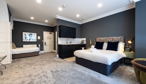 Deluxe King Suite