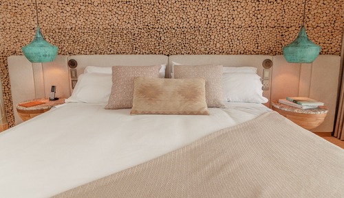 Standard Room, 1 King Bed, Non Smoking, Lake View (Balcony)