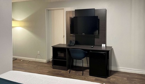Deluxe Room, 2 Queen Beds, Non Smoking, Refrigerator & Microwave
