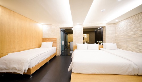Family Suite, 1 Bedroom, Non Smoking, Private Bathroom