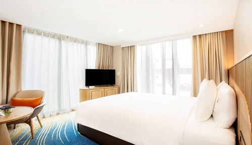 Suite, 1 Queen Bed (Free Breakfast)