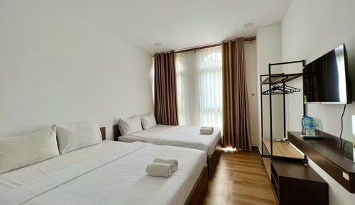 Basic Double Room, 2 Queen Beds, City View