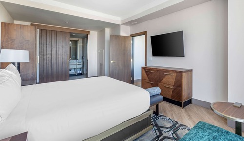Suite, 2 Bedrooms, Accessible (Entertainment)