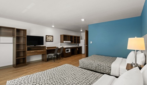 Suite, 2 Queen Beds, Non Smoking