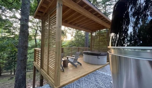 Airstream + Hot Tub with Sunset Deck at Loblolly Pines